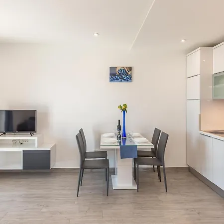 Cozy In Medici With Kitchen Apartment *